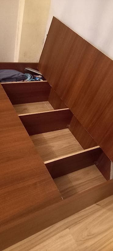 bakıda saatliq kiraye evler: Iki nəfərlik taxt Embavudundu matras var biraz ləkəlidiancağ yaxşıdı — 3