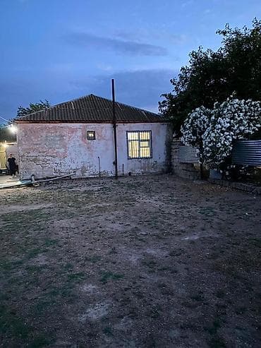 sabuncuda ev: 🏡 Satılır – 16 sot həyət evi 📍 Ünvan: Köhnə Suraxanı ✅ Həyətdə — 1