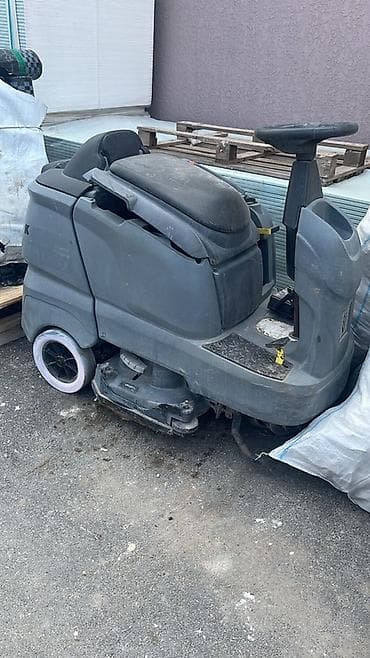 Mağaza avadanlığı: Sənaye tipli döşəmə yuyucu maşınlar – bir yerdə - Modellər: Kärcher — 3