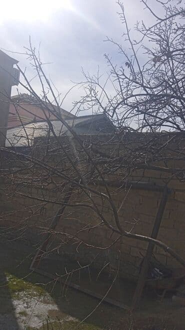 8 noyabr prospekti satilan evler: Ağ şəhər 12 otaq, 800 kv. m, Kredit yoxdur, Orta təmir — 15