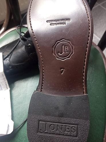 Botinkalar: Londondan endirimdə 250 manata alınıb. Təmiz dəridir.Təzədir.Ölçüsü — 1