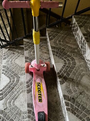 Maskalar, eynəklər: Salam,az işlənmiş skuter satılır.Üst üstə heç 5-10 dəfə sürülməyib — 2