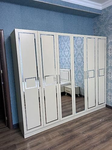 Geniş tutumlu 6 qapılı qarderob - Rəng: krem/açıq bej, dekorativ