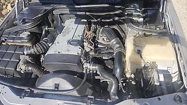 mercedes s 320: Mercedes‑Benz sedan Xüsusiyyətlər: - Kuzov: sedan, gümüşü rəng - — 2