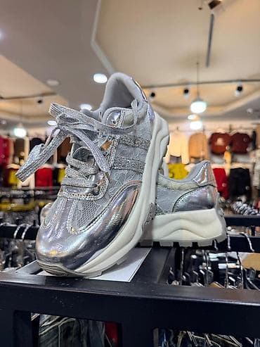 qaçış üçün qadın krosovkaları: Ölçü: 40, rəng - Gümüşü, Yeni — 1