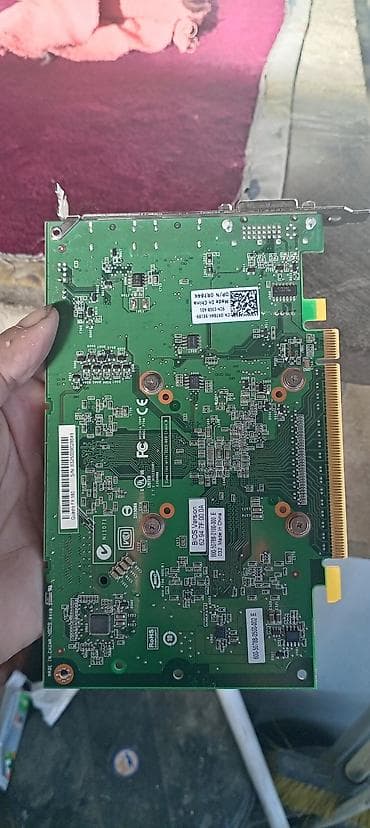 PCI-E videokartalar satılır. 1) **NVIDIA Quadro FX 580** -