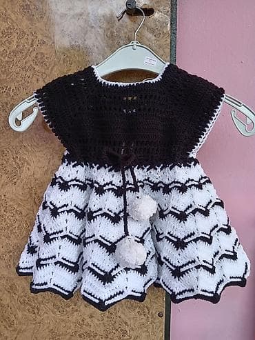 Əl işi uşaq paltarı – toxunma - Model: qısaqollu, yuxarı hissəsi tünd