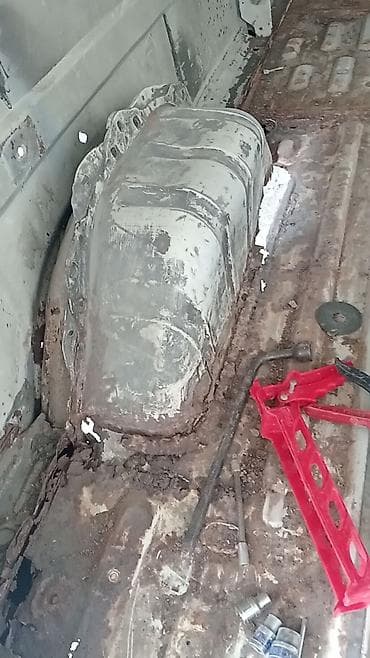 gence yuk dasima: Dəmirçi və kraska işləri görürük. əsas odur ki,pulunuzu ustalar alıb — 6