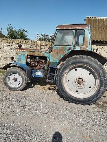 taxıl bicən kombaynlar: Traktor MTZ (Belarus) tipli, kabinalı, arxadan qoşqu və kənd — 3