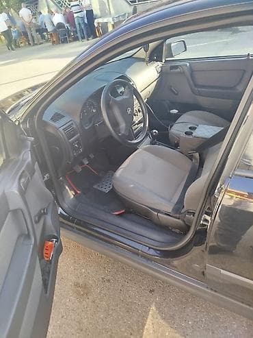 t 28 traktor satisi: Opel Astra: 1.4 l | 2009 il 335000 km Sedan — 7