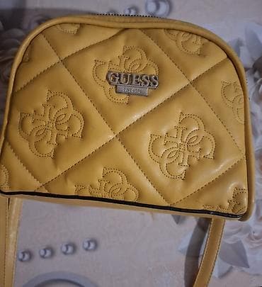 barsetka sumka: Guess qadın çantası. Sarı rəngdə, ön hissəsində metal Guess loqosu və — 1