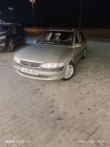 Opel Vectra: 1.6 l | 1996 il 48584 km Sedan