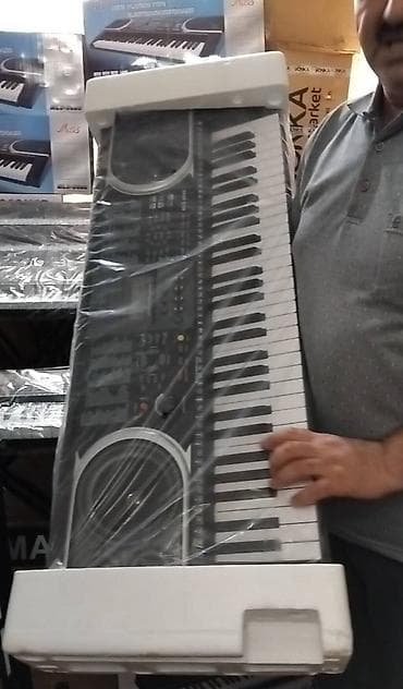 Yeni başlayanlar üçün piano və ya sintezator kursu üçün Həvəskarlar