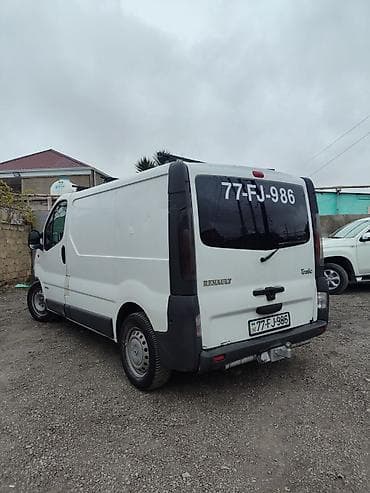 Renault Trafic yük furgonu - Korpus: ağ, 2 arxa qanadlı yük bölməsi — 1