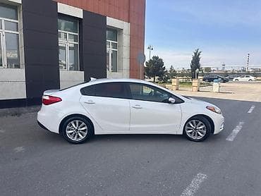 2015: Kia Forte sedan – ağ rəng, 4 qapı, AZ dövlət nömrə nişanı 77-RT-173 — 5