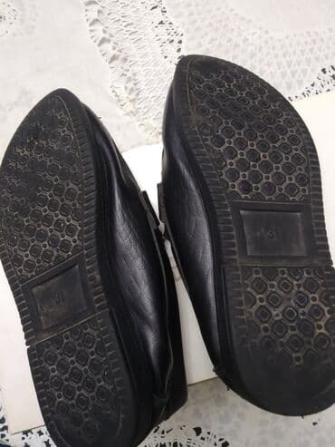 32 razmer: Makasinlər qara rəngdə .Hər biri 9man.32,31və27 razmerlər — 8