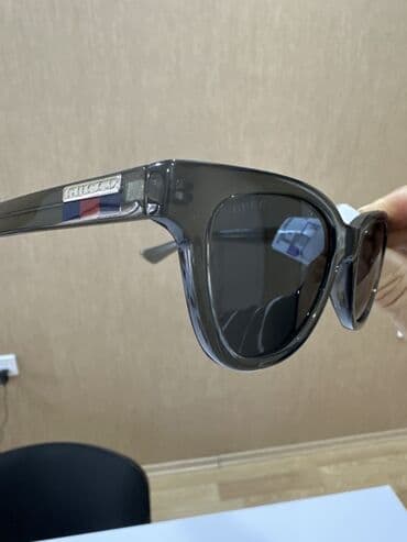 Audi: Gün eynəyi, Gucci — 6