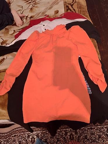 libas: Narıncı rəngdə qadın paltarı - Model: mini boy, bədənə oturan kəsim - — 1