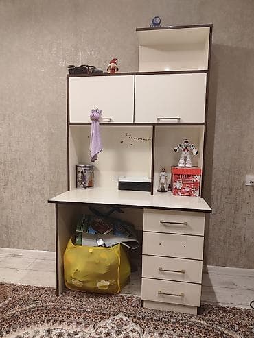 Oğlan və qız üçün, Siyirməli, Yazı masası, Stulsuz