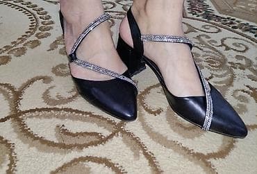 Кроссовки и спортивная обувь: Qadın ayaqqabısı – zərif, klassik qara rəngdə - Burun forması: iti — 1