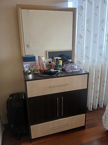 Yataq otağı mebel dəsti: - 4 qapılı şkaf: orta hissədə 2 böyük güzgü