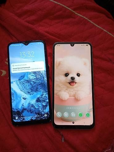 panel radiator: İki smartfon bir yerdə: 1) Samsung (yaşıl rəng) - Arxa tərəfdə 3 — 2