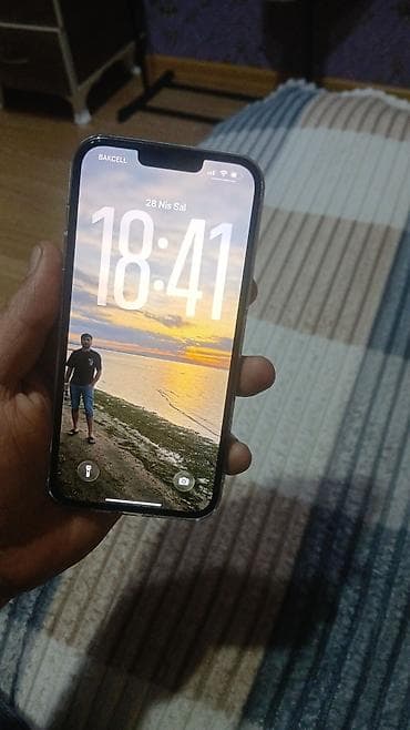 iphone 12 pro: Qara, Face ID — 2