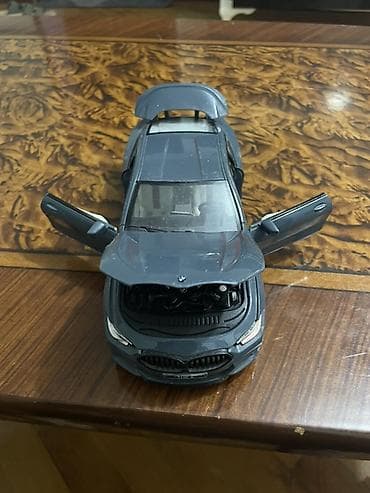 BMW 8 Series M840i kupesi – metal kolleksiya modeli - Miqyas: təxmini — 7