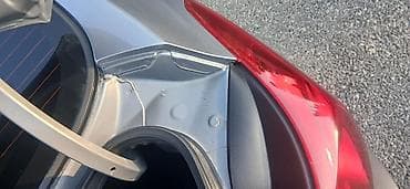islenmis hyundai avtomobilleri satisi: Hyundai Elantra sedan - Korpus: 4 qapılı sedan, gümüşü rəng - Kuzov — 5