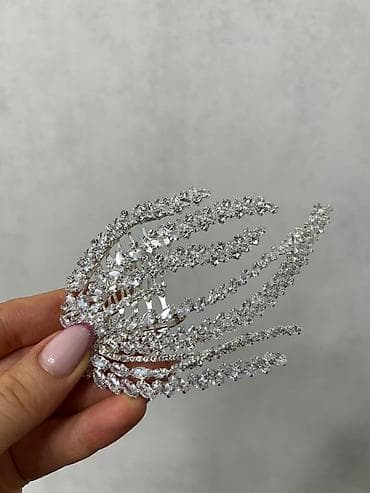 Zərif saç aksesuarı – gümüşü rəngli sirkon qaşlarla bəzədilmiş saç