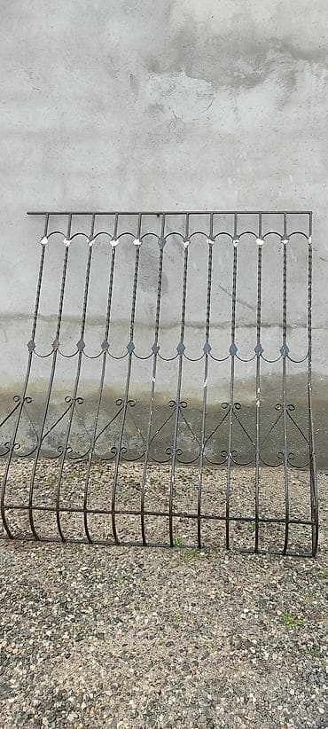 beton panel satilir: 1 ədədinin qiyməti 35 azn dir.ölcüləri eni 150 sm hündürü165 sm — 2