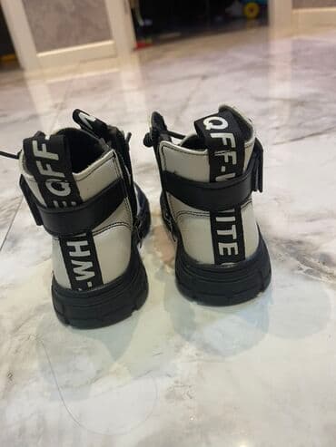 детская обувь сапожки: Uşaq üçün qara-ağ rəngli dərimsi materialdan yüksək boğazlı botlar — 4