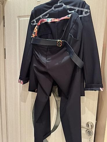 kamplekt: Черного цвета костюм в отличном состоянии . Длина брюк 100 см длина — 2
