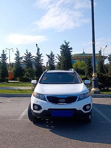 ford transit patpres: Kia Sorento – ağ rəngli, şəhər və uzun məsafələr üçün rahat və geniş — 3
