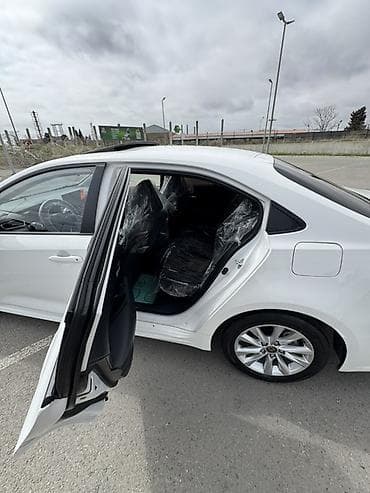changan benni mini: Toyota Corolla sedan – ağ rəng, hibrid. Texnologiya və avadanlıq: - — 3