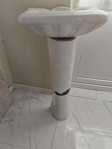 masa usdu kapter: Keramika piyada dayaqla lavabo + elektriklə su isidən kran seti - — 1