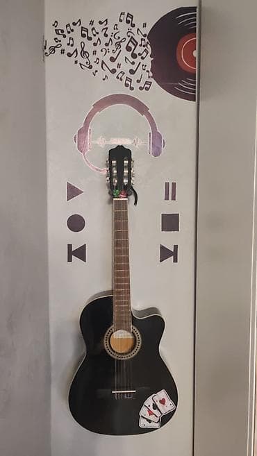 gitara tarnada: Klassik gitara, çanta və aksesuarlar 2025 avqustda alınıb. Daha — 3