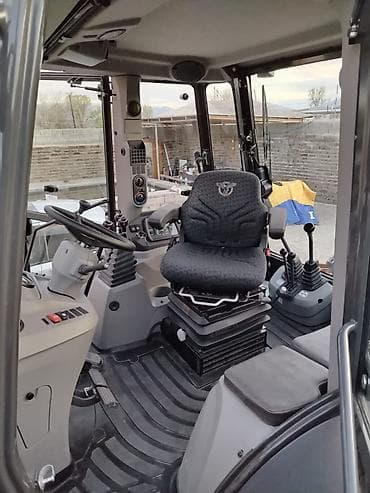 traktor 80 kmh: CASE 570SV ekskavator-yükləyici — 4