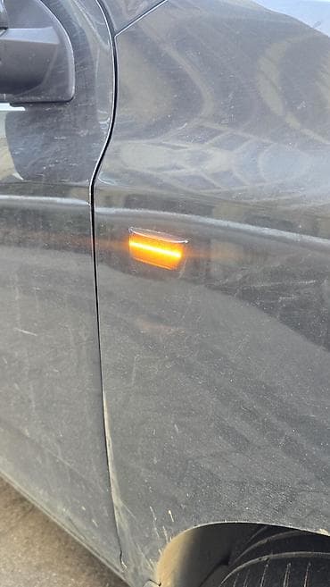 masin salonlari: Chevrolet avtomobili üçün salon – sükan və mərkəzi konsol görünüşü — 4