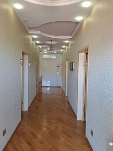 razin stansiyasi: Ev iki mərtəbəlidir və geniş həyəti var. Həyətdə açıq havada oturmaq — 5