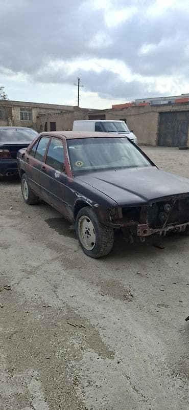 mersedes 190 ehtiyat hiseleri: Mercedes-Benz 190 (W201): 2 l | 1992 il Sedan — 3