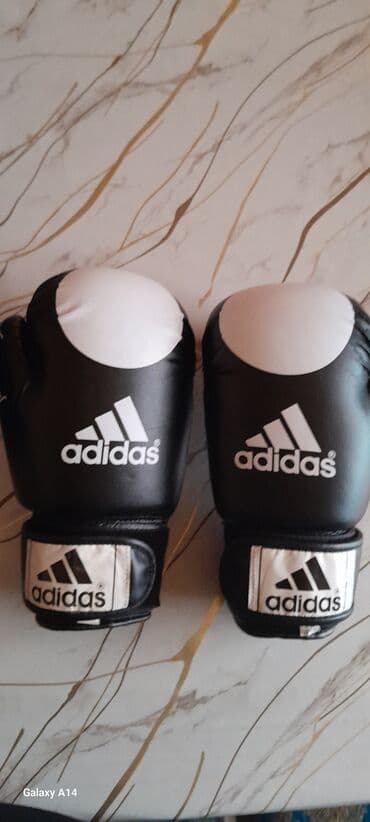 Məhsul: Adidas boks əlcəkləri (1 cüt) - Rəng: qara - Material