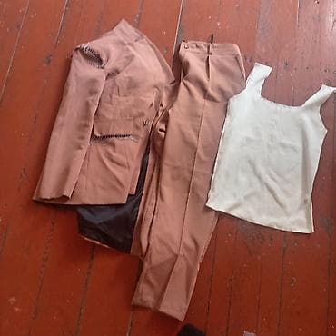 kombat şalvarlar: Qadın kostyum dəsti - 3 parçadan ibarətdir: sako, şalvar və ağ mayka — 1