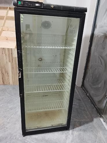 Vitrin tipli içkilər üçün soyuducu - Şüşə qapılı, tək bölməli vitrin