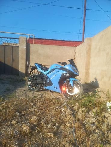 125cc moped: Yamaha — 1