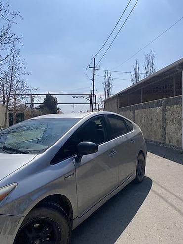 changan benni 2007: Toyota Prius – hibrid sedan - Korpus: 5 qapılı liftbek/sedan kuzov - — 4