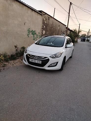 brabus disk: Hyundai i30 hetçbek, ağ rəngdə, müasir və dinamik kuzov xəttlərinə — 5