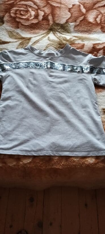 ağ koftalar: 1)BOZ KOFTA - raz--L -3 AZN cox geyinilməyib yaxwi vezyətədir — 1