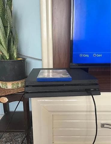 video light: PlayStation 4 (PS4) Slim oyun konsolu Xüsusiyyətlər: - Model: Sony — 3