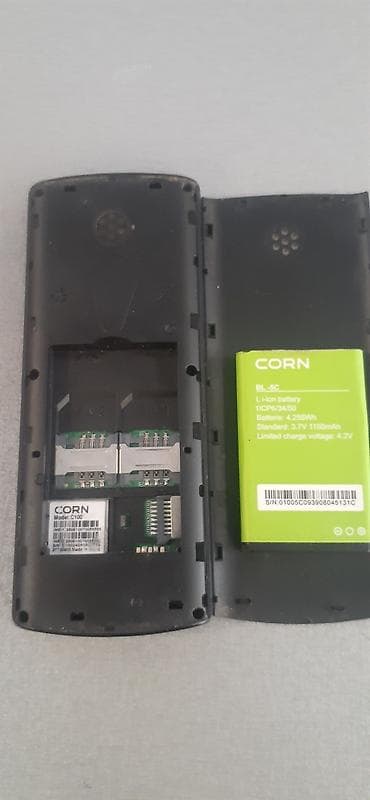yaxşı telefonlar: CORN C100 düyməli mobil telefon Xüsusiyyətlər: - Rəqəmsal ekran — 6